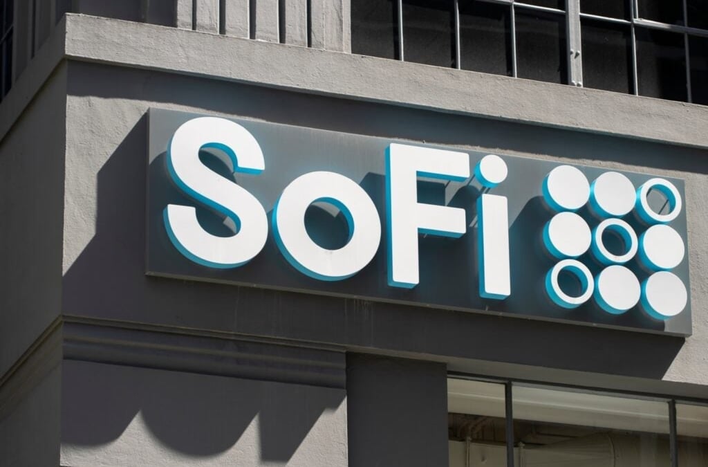 SoFi Stock Edges Lower Friday As Traders Digest SoFiUSD Stablecoin Rollout
