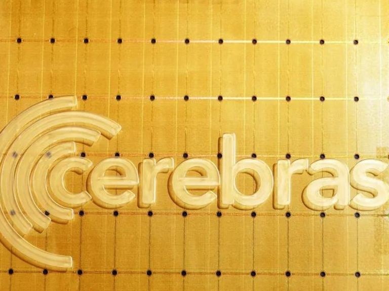 Cerebras二季度营收增74%,云端算力服务占比升至70%