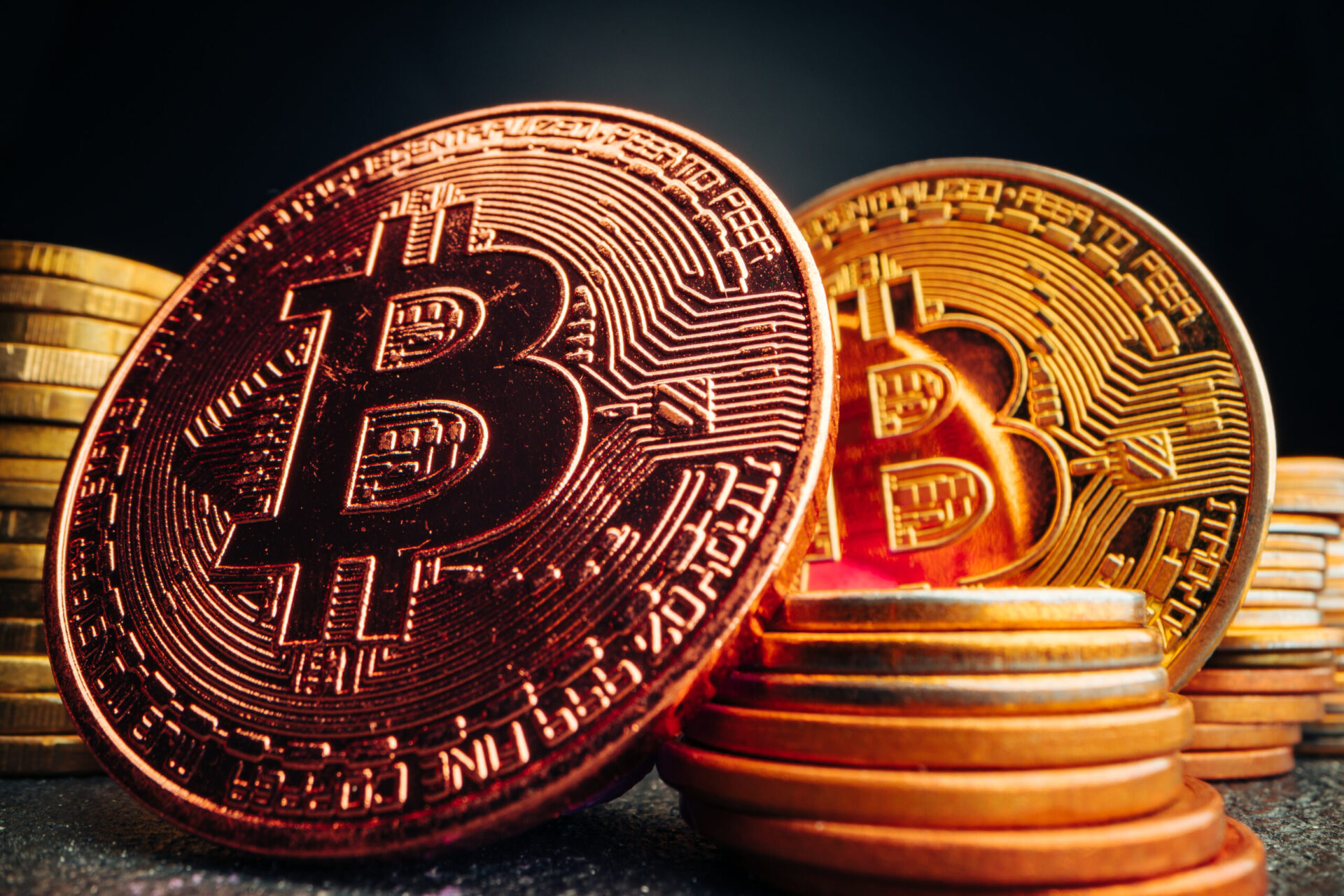 Bitcoin rebound faces resistance as long-term and short-term holders sell into the rise