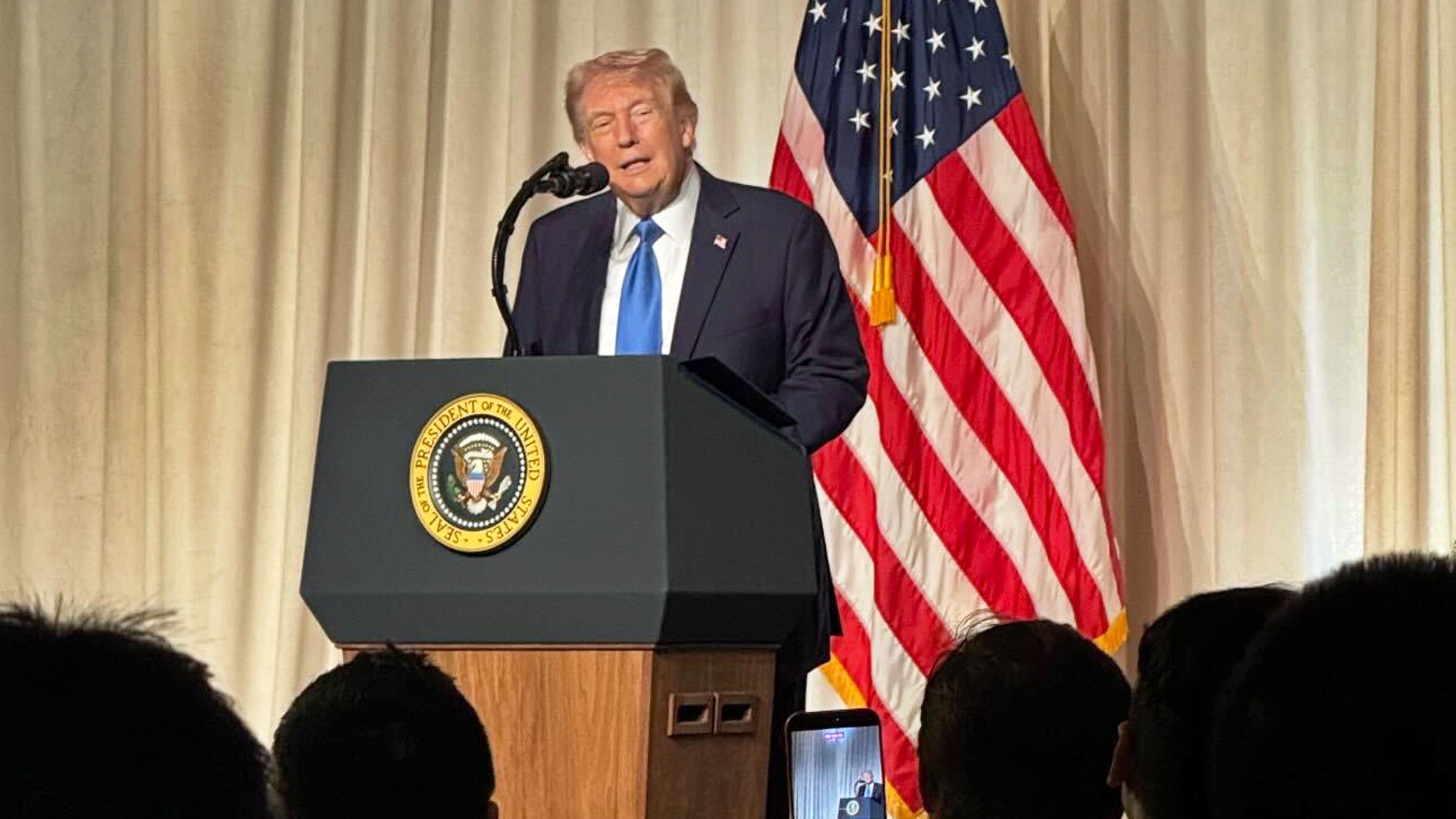 链上数据:TRUMP买家合计浮亏38亿美元,超98万个钱包亏损