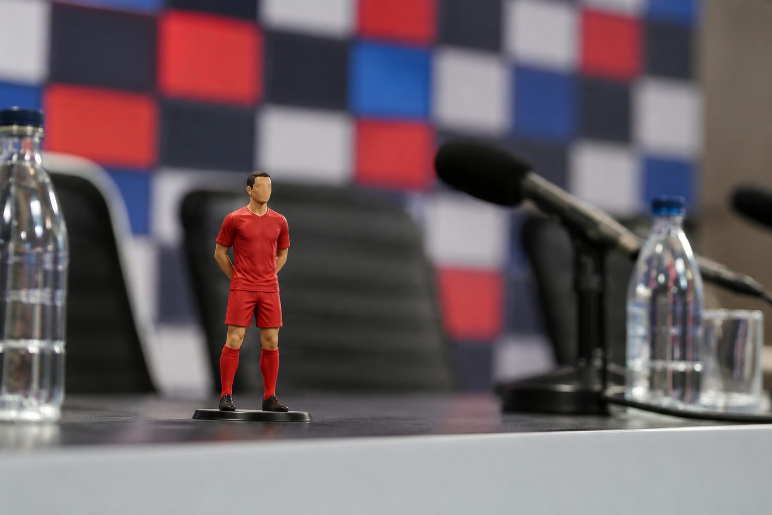 Miniature Harry Kane appears at Bayern press conference