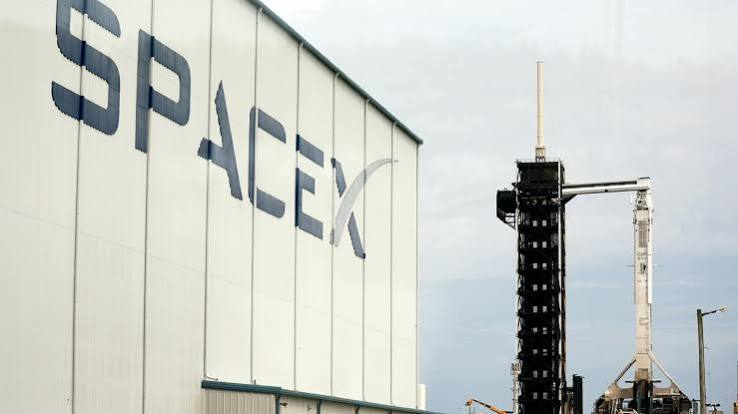 SpaceX 纳入纳指 100 触发被动买盘,8 月解禁压力成更大变量